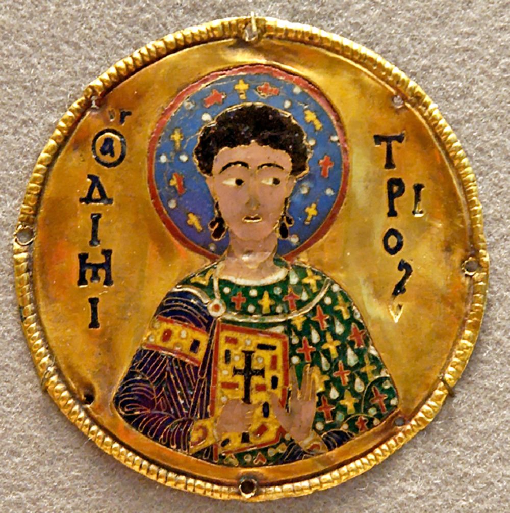 Медальон с перегородчатой эмалью, около 1100 года.
