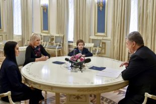 Президент Украины побеседовал с семьей журналиста Романа Сущенко