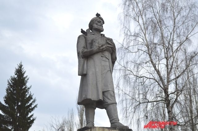 Памятник Михайле Волкову рассматривается как один из вариантов изображения для реверса юбилейной монеты.