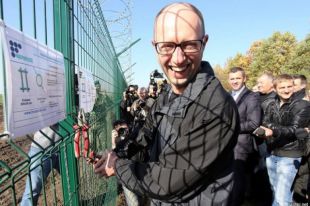 Арсений Яценюк не против поделится с Америкой проектом «Стена»