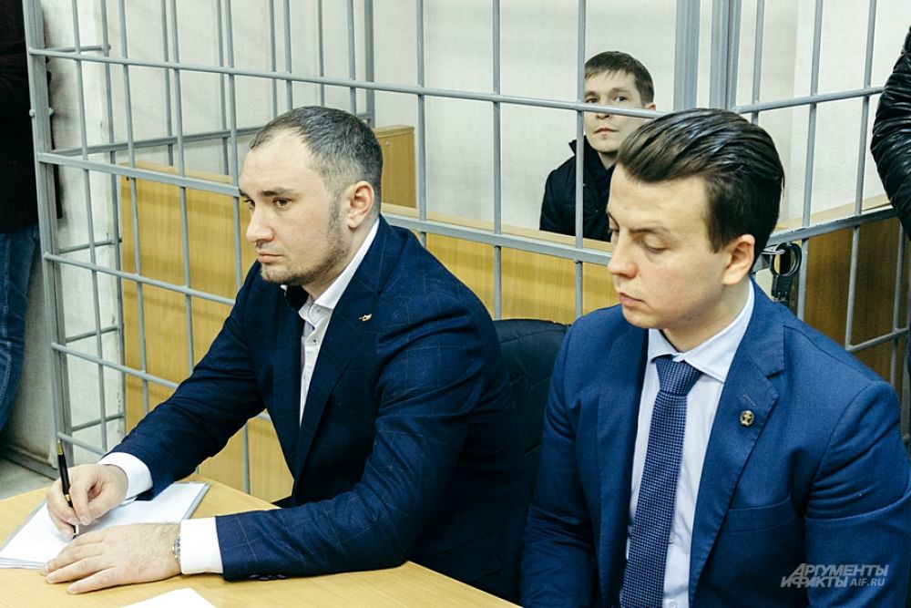 Адвокаты просили прекратить дело в его отношении либо отпустить его по домашний арест.