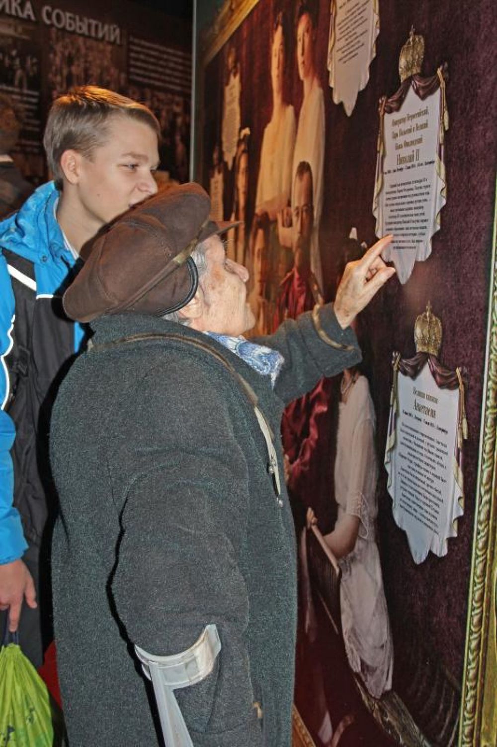Посетители могли увидеть самое большое генеалогическое древо семьи Романовых, которое в донской столице было представлено впервые.