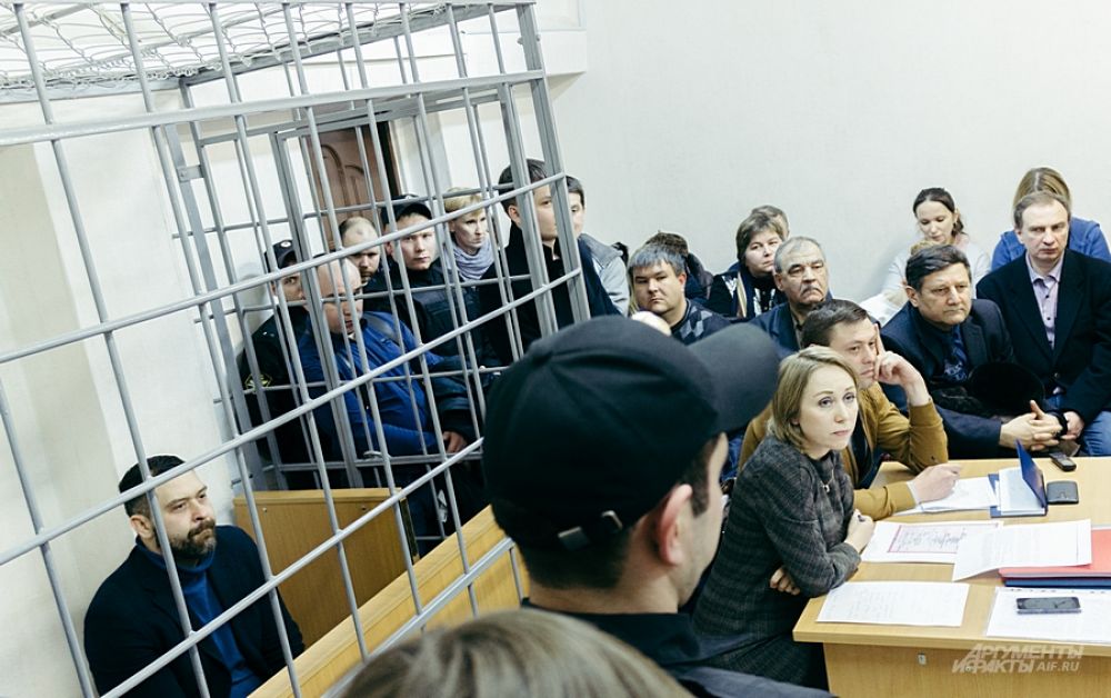 Маленькие комнатки Советского райсуда еле смогли вместить всех желающих.