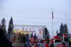 Торжественное открытие началось с церемонии подъёма флага России, затем прозвучал гимн страны.