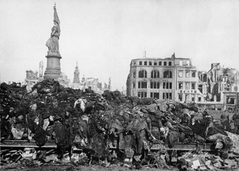 Погибшие жители. Фото из немецких архивов, февраль 1945 года