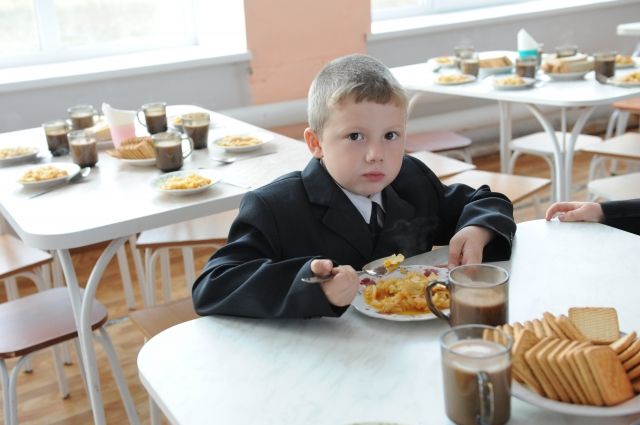 Накормить школьника - задача не из простых.