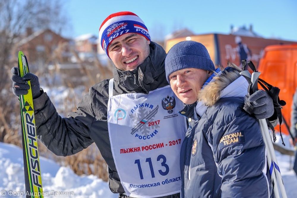 Регбисты осваивают новый вид спорта.