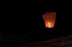 Запуск небесных фонариков на День святого Валентина в Твери.