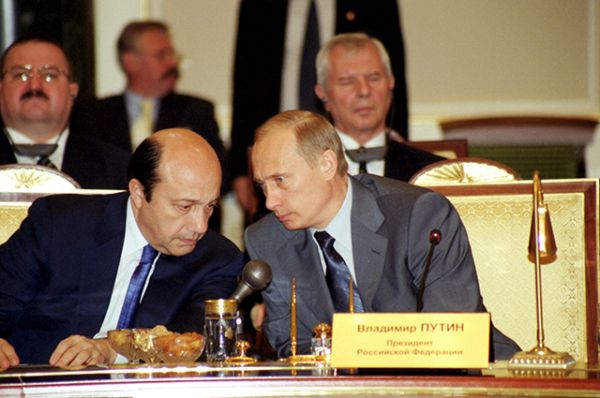 Игорь Иванов (1998-2004 годы). В октябре 2003 года во время «революции роз» в Грузии он выполнял функции посредника между президентом Эдуардом Шеварднадзе и грузинской оппозицией.