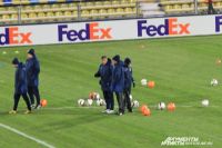 Перед игрой со «Спартой» футболисты «Ростова» тренировались c оранжевыми мячами.