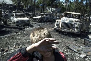 Четверо российских фотографов стали победителями престижного конкурса World Press Photo. В номинации «Долгосрочные проекты» победила серия снимков Валерия Мельникова «Чёрные дни Украины».
