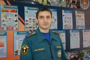 Константин Лапихин вынес пострадавшего на руках на улицу.