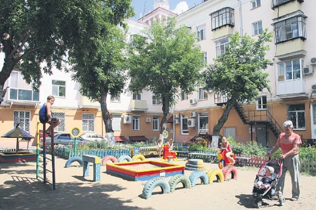 Десятки детских площадок появились благодаря муниципальным грантам.