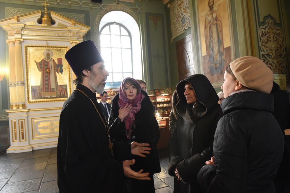 Кроме того, мэр Парижа посетила Благовещенский собор.