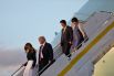 Дональд и Мелания Трамп, премьер-министр Японии Синдзо Абэ и его супруга Акиэ Абэ в ходе пятидневного визита премьера-министра Японии в США, международный аэропорт в Уэст-Палм-Бич, Флорида, 10 февраля 2017 года.