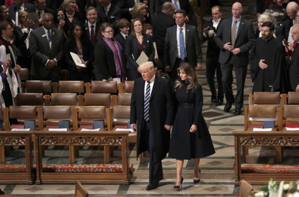 Дональд и Мелания Трамп на молебене в Вашингтонском национальном соборе на утро после инаугурации, 21 января 2017 года.