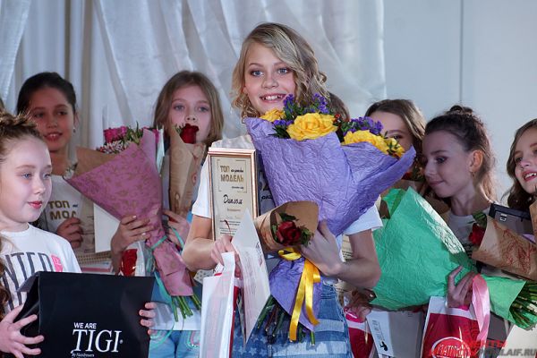 Победителем же стала 11-летняя Вита Волкова. Она учится в пятом классе, занимается танцами и играет на гитаре, а в будущем мечтает стать актрисой или моделью.