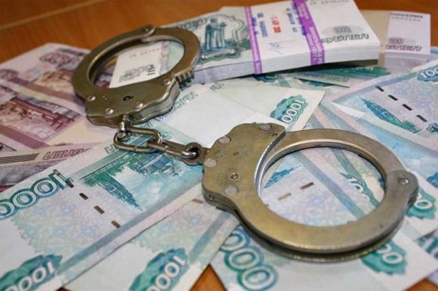 Предприниматель обманул кузбассовцев на 9 600 000 рублей.
