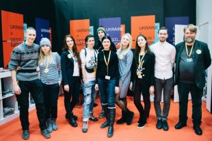 Украинский стенд –студенты института Карпенко-Карого и съемочная группа фильма Школа №3