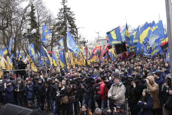 Пришли представители ВО «Свобода», батальйона «Азов», «Национального корпуса» и многих других объединений