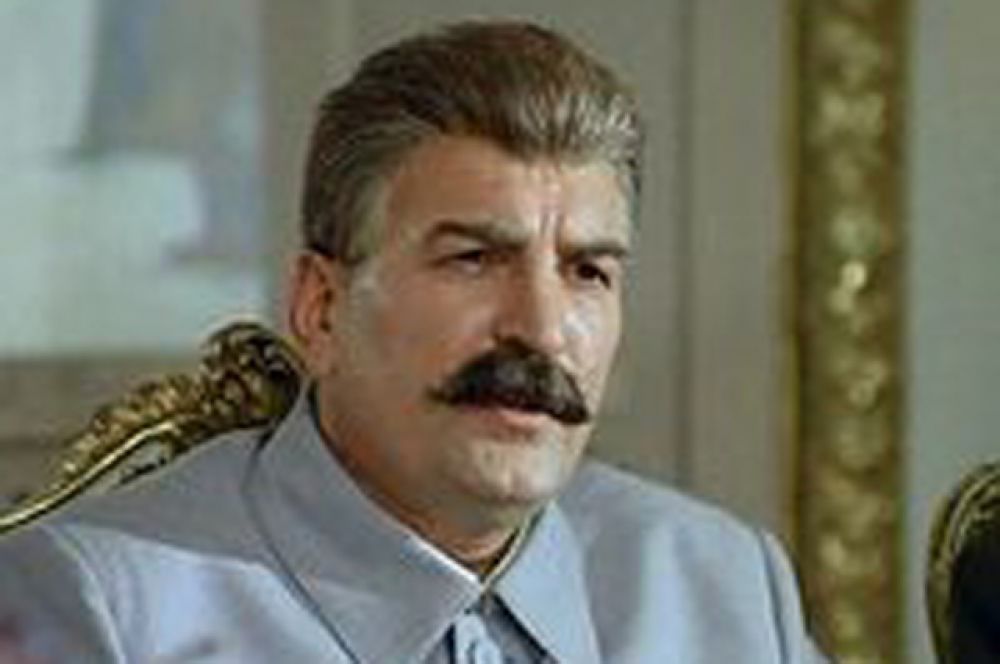 Алексей Петренко в роли Сталина в фильме «Пиры Валтасара, или ночь со Сталиным»