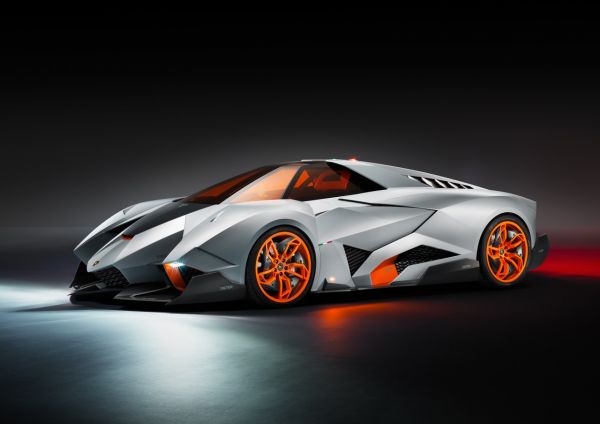 Lamborghini Egoista отличается очень футуристическим дизайном. Мощность двигателя этого автомобиля составляет 600 л.с., а разогнаться авто может до больше, чем 350 км/ч. Стоимость - 3 млн долларов