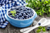 Если включить в свой рацион такие продукты как черника, морковь, цитрусовые, рыба, зелень можно улучшить зрение