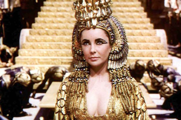 В 1961 году Тейлор получила лестное предложение исполнить роль Клеопатры в одноимённом историческом фильме за неслыханный по тем временам гонорар в миллион долларов. 