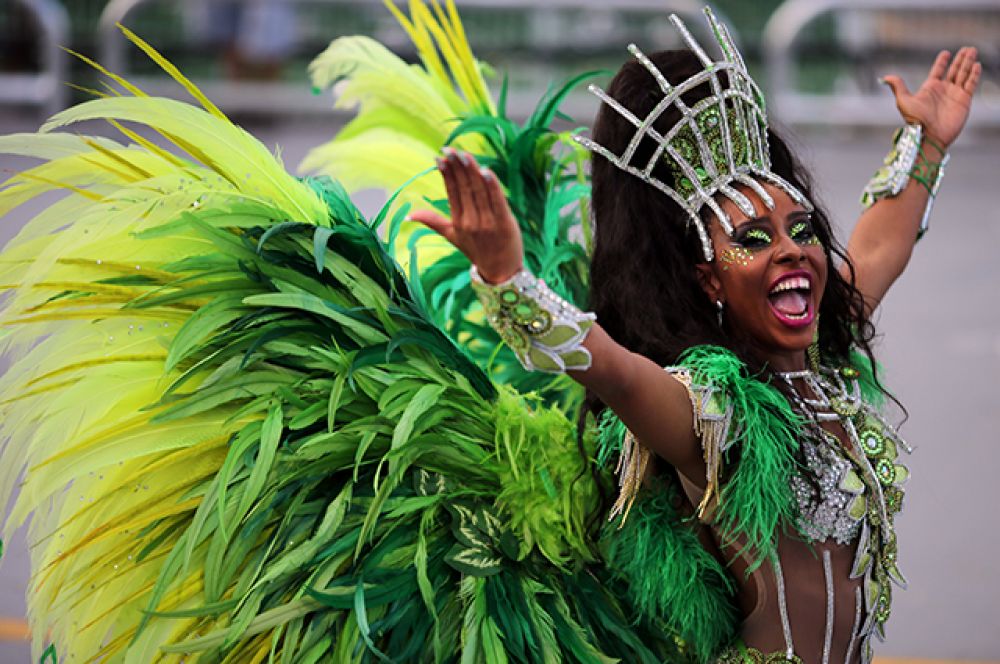 Голые девушки с бразильских карнавалов (83 фото)