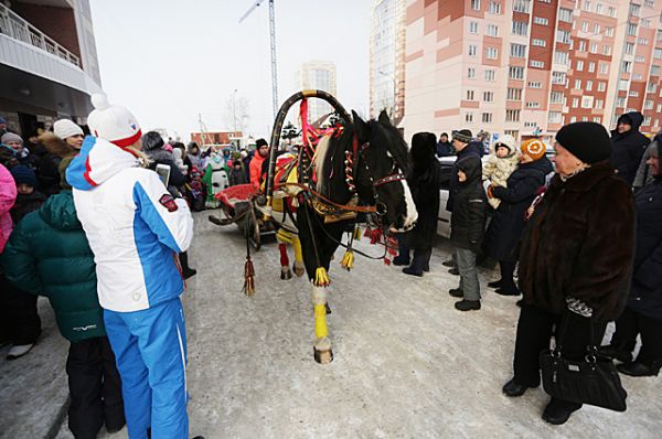 Новосибирцы прокатились на лошади из конного клуба «Мустанг»