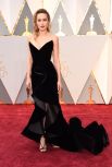 Бри Ларсон выбрала элегантное платье от Oscar de la Renta