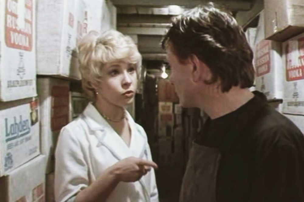Продавщица Нядя в фильме «Блондинка за углом» (1984).