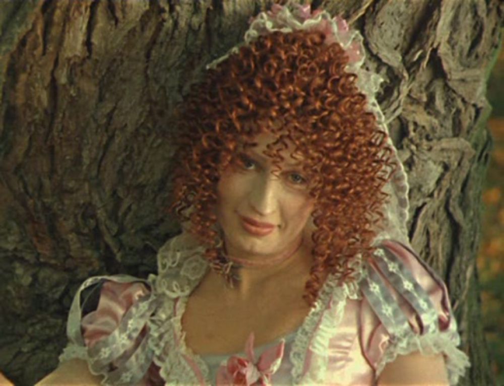 Доротея, воспитательница Инесы, в фильме «Дуэнья» (1978).