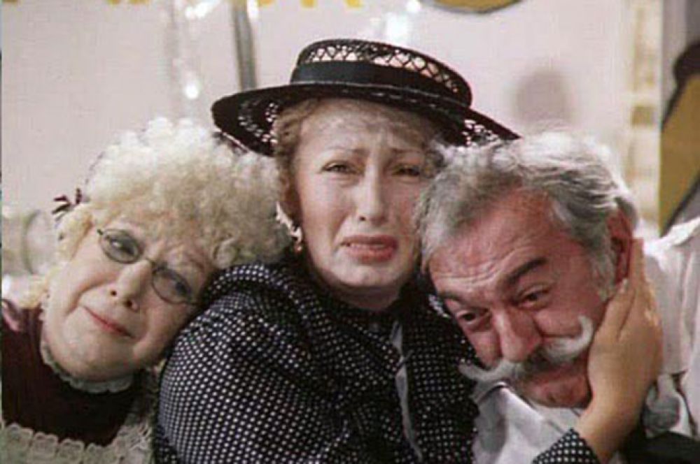 Фрёкен Розенблюм в фильме «Пеппи Длинныйчулок» (1984).