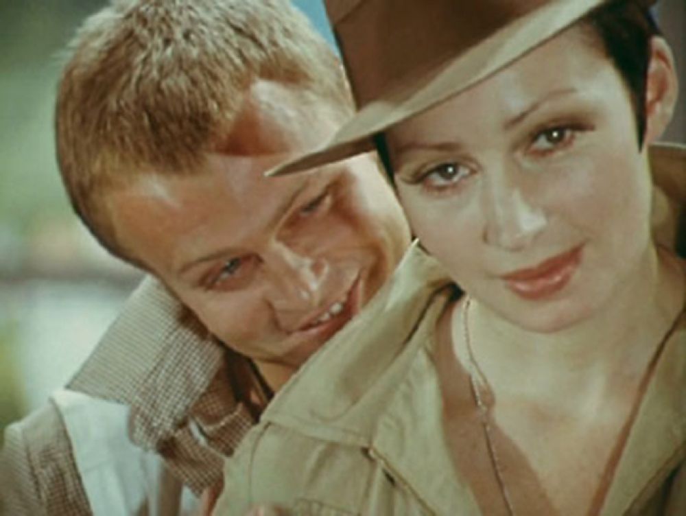 В роли прокурора в фильме «Адам женится на Еве» (1980).
