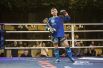 Победитель первого боя Тимур Алимжанов (18 лет, рост 160 см, Казахстан). 