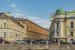 Улица Чайковского в Санкт-Петербурге. Вид с набережной реки Фонтанки.