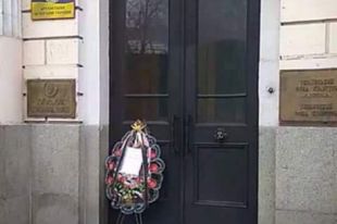 Вятровичу принесли «похоронный» венок с датой смерти