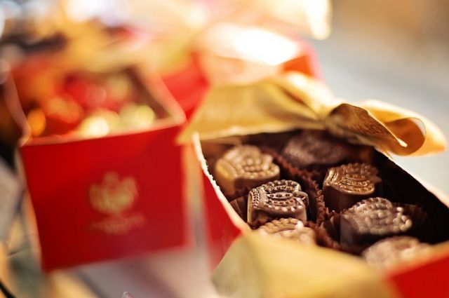 Оренбуржец в преддверии Международного женского дня украл 11 коробок конфет