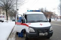 В Ташлинском районе 11-летняя девочка упала с крыши во время уборки снега