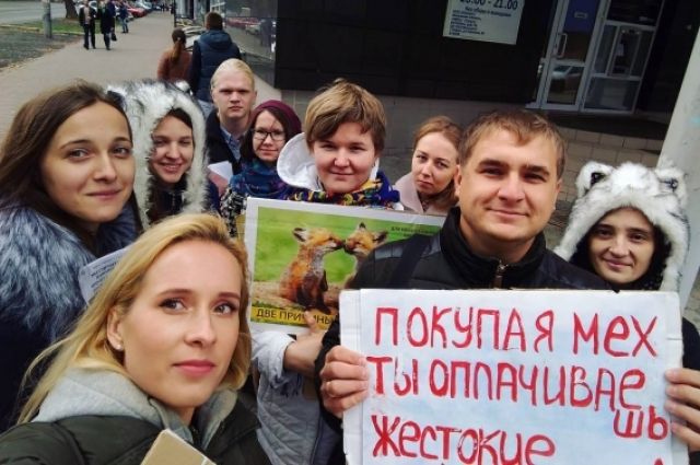 Александра Степанова (слева внизу): «Почти в любой сфере, где человек взаимодействует с животными, он причиняет им вред».