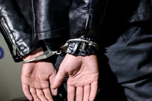 Калининградец пытался спрятать в носке от полицейских партию наркотиков.