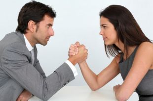 Законопроект предусматривает создание «горячей линии» для пострадавших женщин, предусматривается материальная, юридическая и психологическая помощь