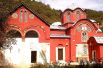 Православные монастыри в Косове, ярчайший образец Византийской и Западно-романской духовной архитектуры. В регионе продолжаются конфликты, и сербские святыни являются удобной целью для албанских диверсий.