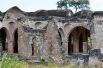 Руины средневековых городов-портов Килва-Кисивани и Сонга-Манара на островах Танзании. Сохранившиеся «бесхозные» постройки могут рухнуть.