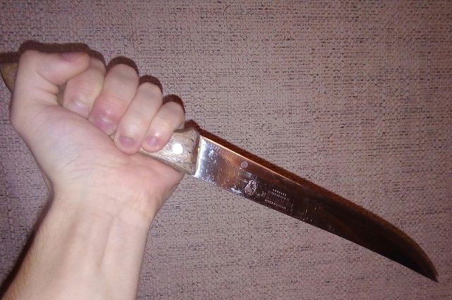 Для разрешения конфликта пасынок использовал нож