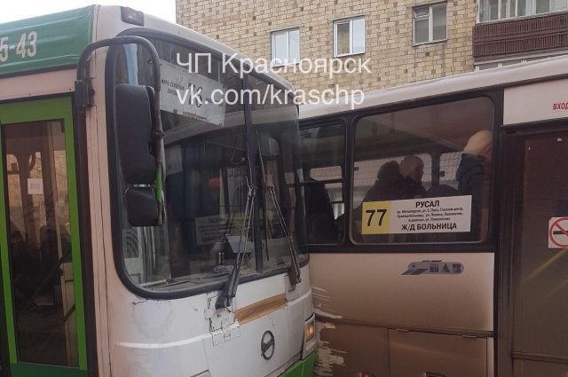 Авария произошла на улице Ленина, и на несколько часов затруднила движение автотранспорта.