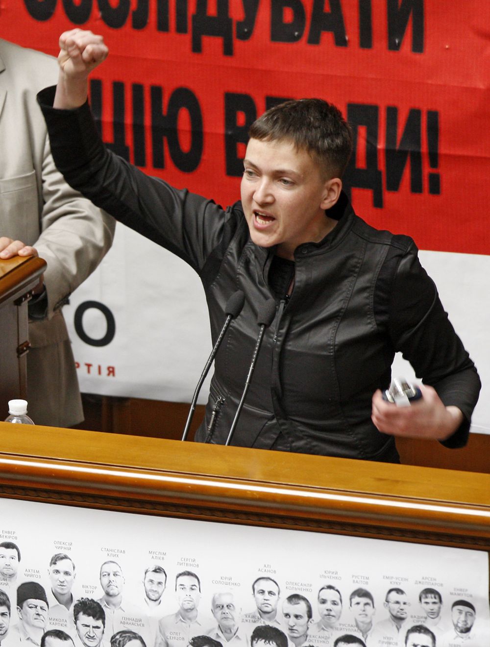 Чаще всего нардеп появляется перед публикой либо в черном, либо в белом цвете