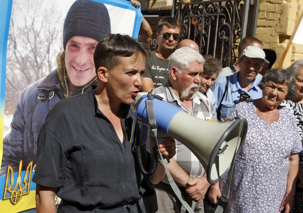 На одном из митингов в Киеве Савченко снова появилась в совершенно мужском образе
