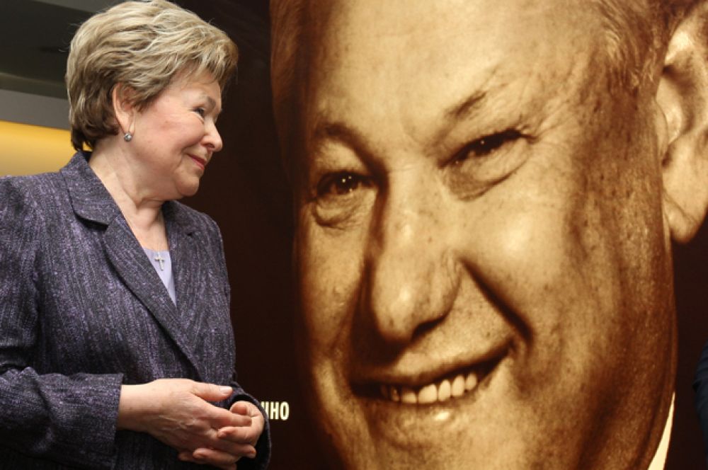2011 год. Наина Ельцина у портрета Бориса Ельцина.